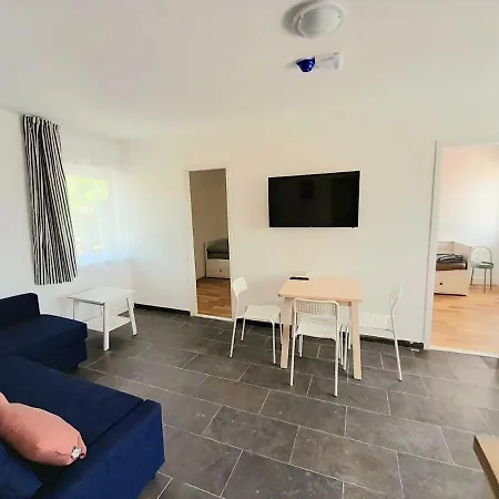 Sostoi Apartmanhaz דירה *