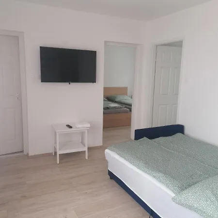 公寓 Sostoi Apartmanhaz *