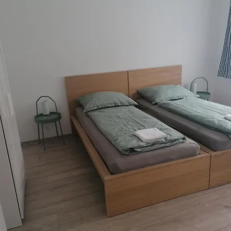 Sostoi Apartmanhaz דירה *
