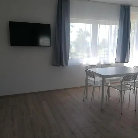 Sostoi Apartmanhaz * שיופוק