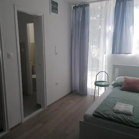 Sostoi Apartmanhaz דירה
