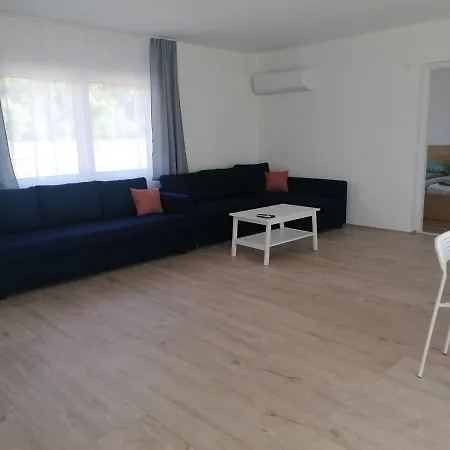 公寓 Sostoi Apartmanhaz 希欧福克