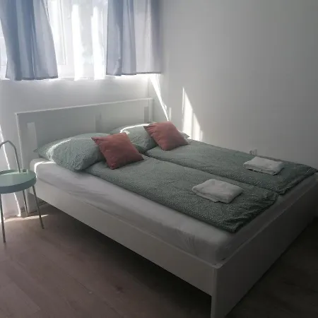 Sostoi Apartmanhaz שיופוק