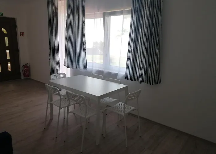 Lägenhet Sostoi Apartmanhaz *