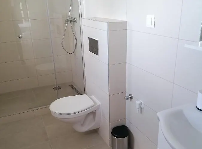Lägenhet Sostoi Apartmanhaz *
