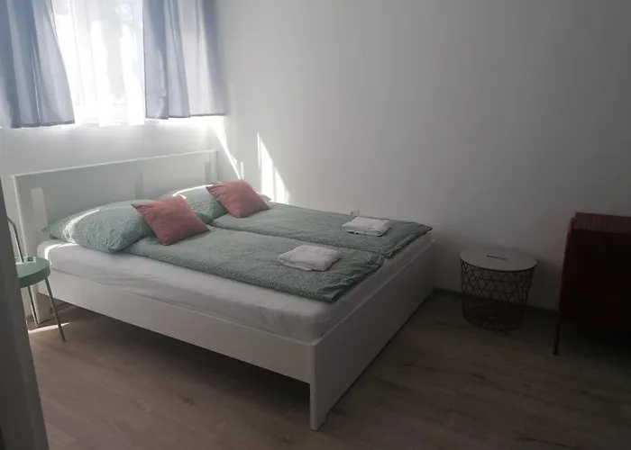 Lägenhet Sostoi Apartmanhaz *