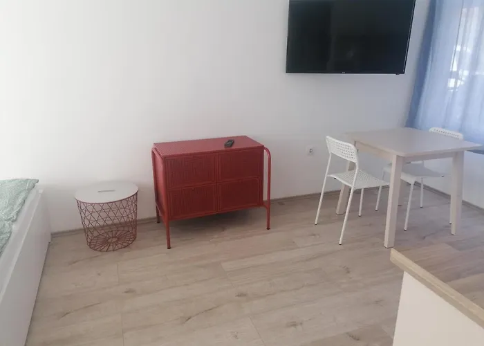 Lägenhet Sostoi Apartmanhaz